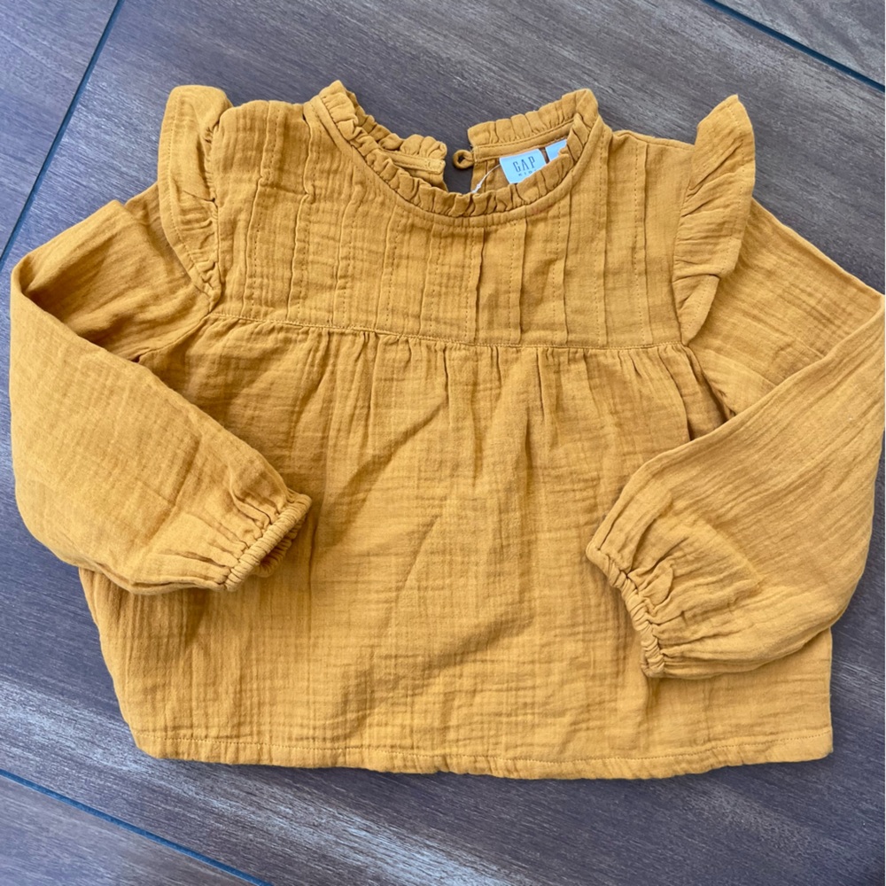 GAP, size 8 girls cotton long sleeve top, unworn with tags attached